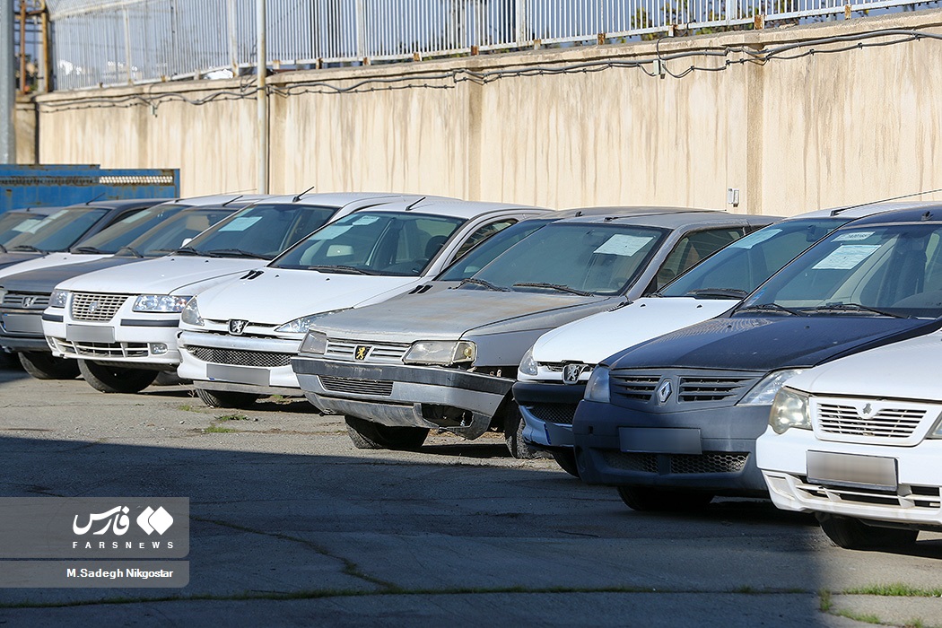 بازدید دادستان از پارکینگ خودرو‌های توقیفی