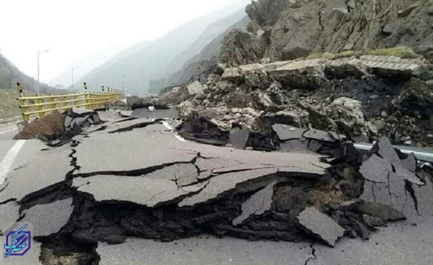 بیش از ۱۰۰ متر از جاده چالوس شکسته شد و فرو رفت